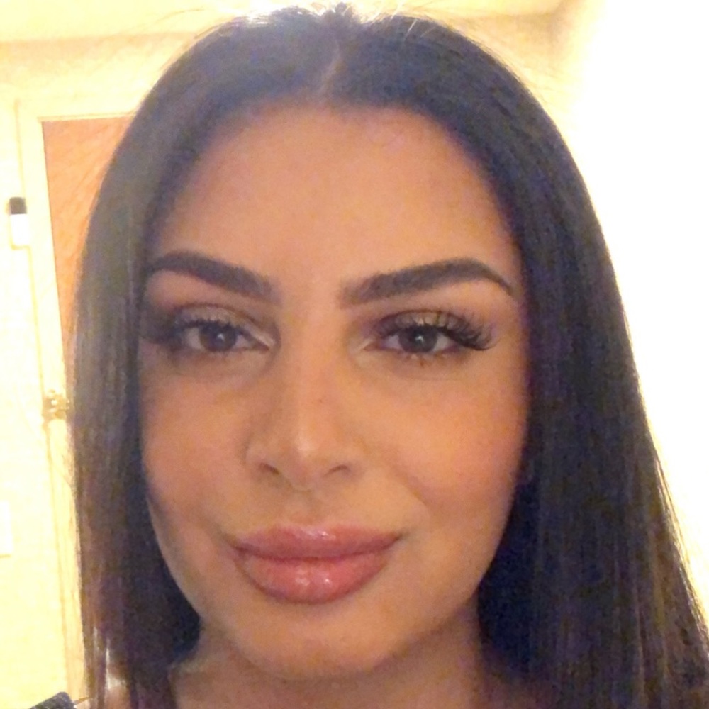 Meet your Posher, Deena